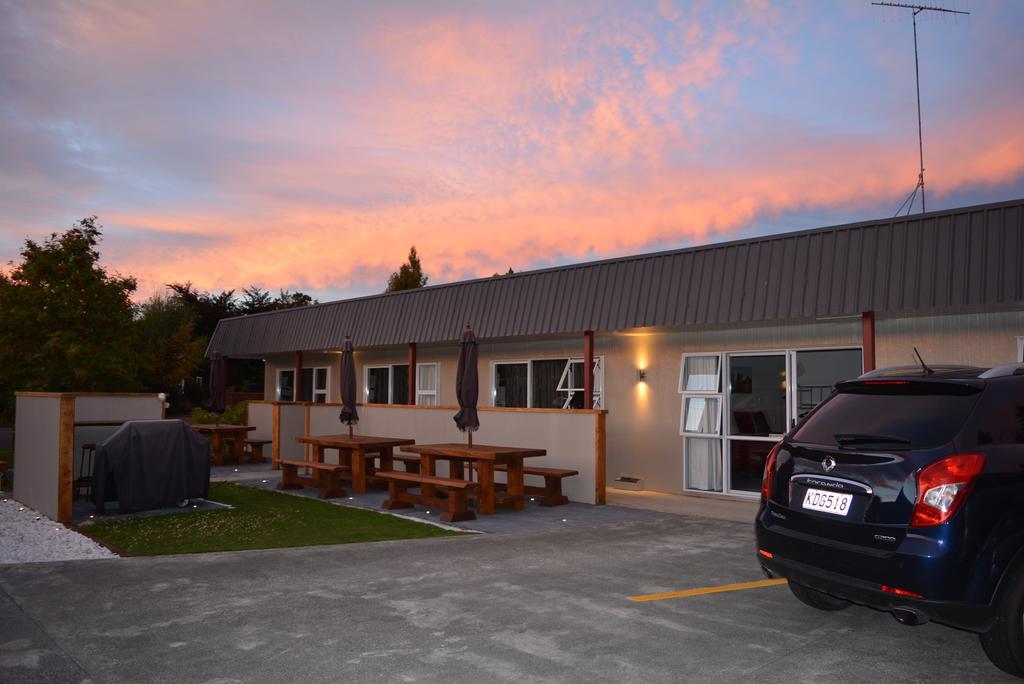 Amber Court Motel Te Anau Exteriér fotografie